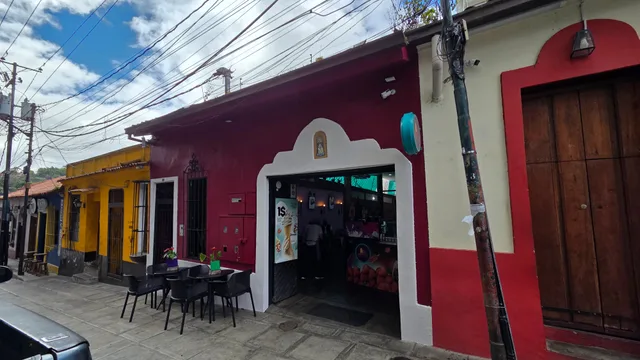 La misma fachada de Dulces Criollos hoy, en el Pueblo de El Hatillo